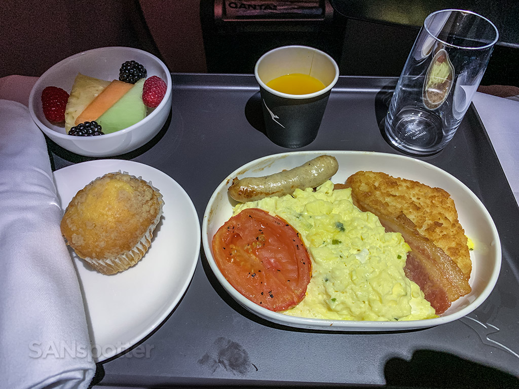 Desayuno premium economy de Qantas