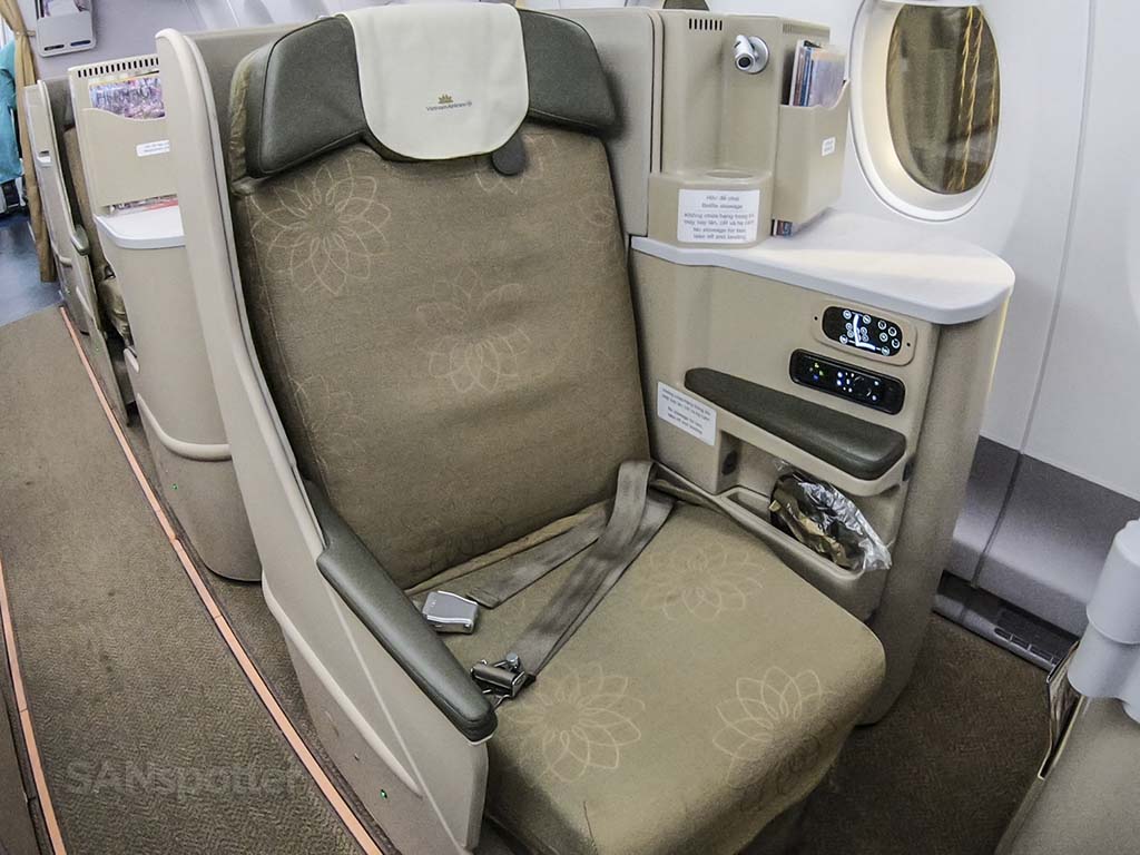 Vietnam Airlines A350 business class seat