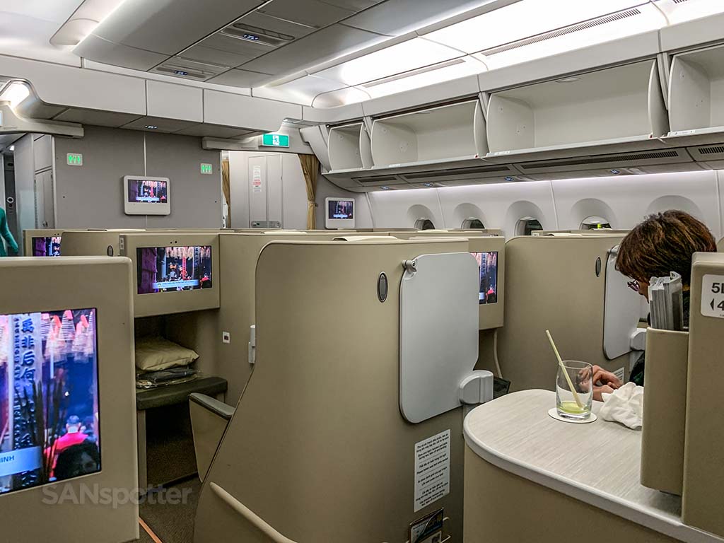Vietnam Airlines A350 business class pic