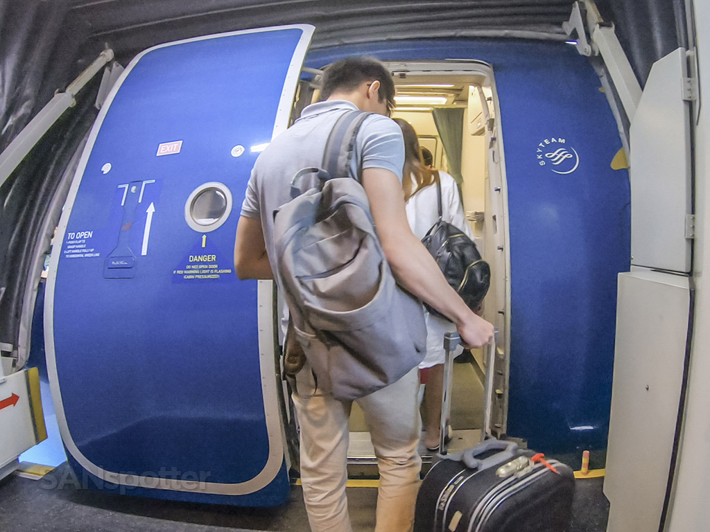 Vietnam Airlines a321 boarding door