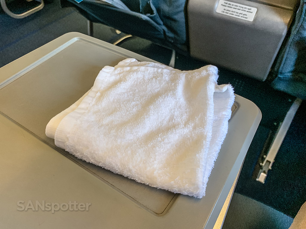 Vietnam Airlines business class hot towel