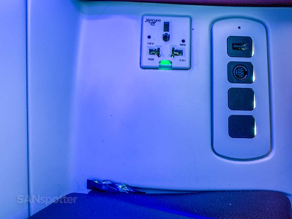 Qatar Airways business class USB port electrical outlets