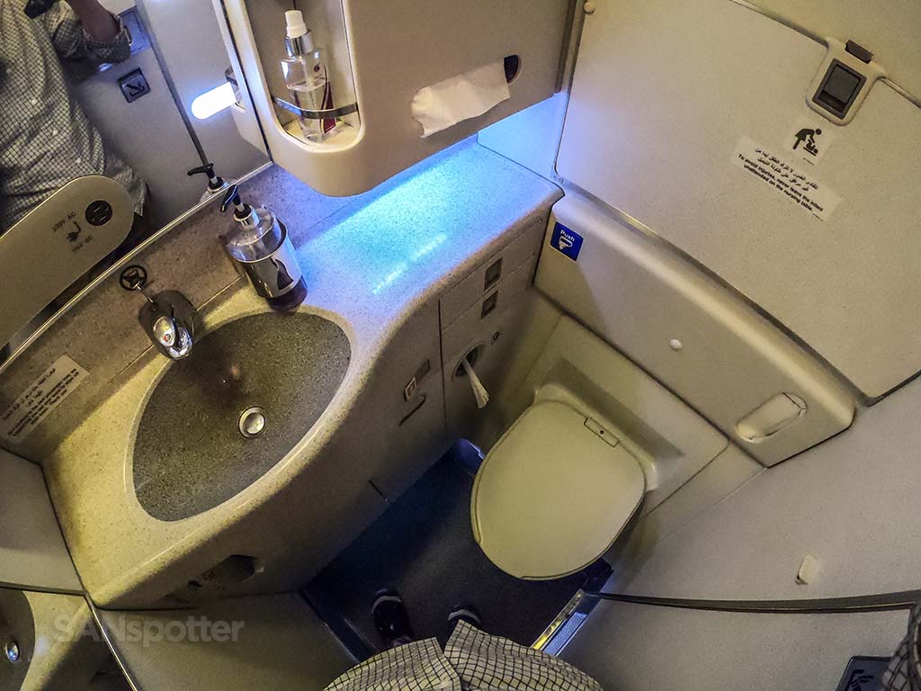 Qatar Airways 777-300 lavatory 