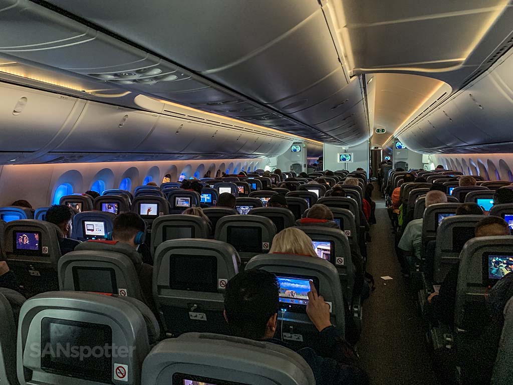 787-9 economy class cabin