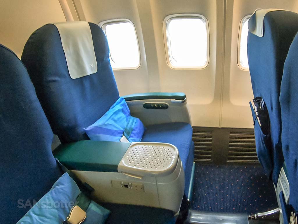 Xiamen Airlines 737-800 business class seats