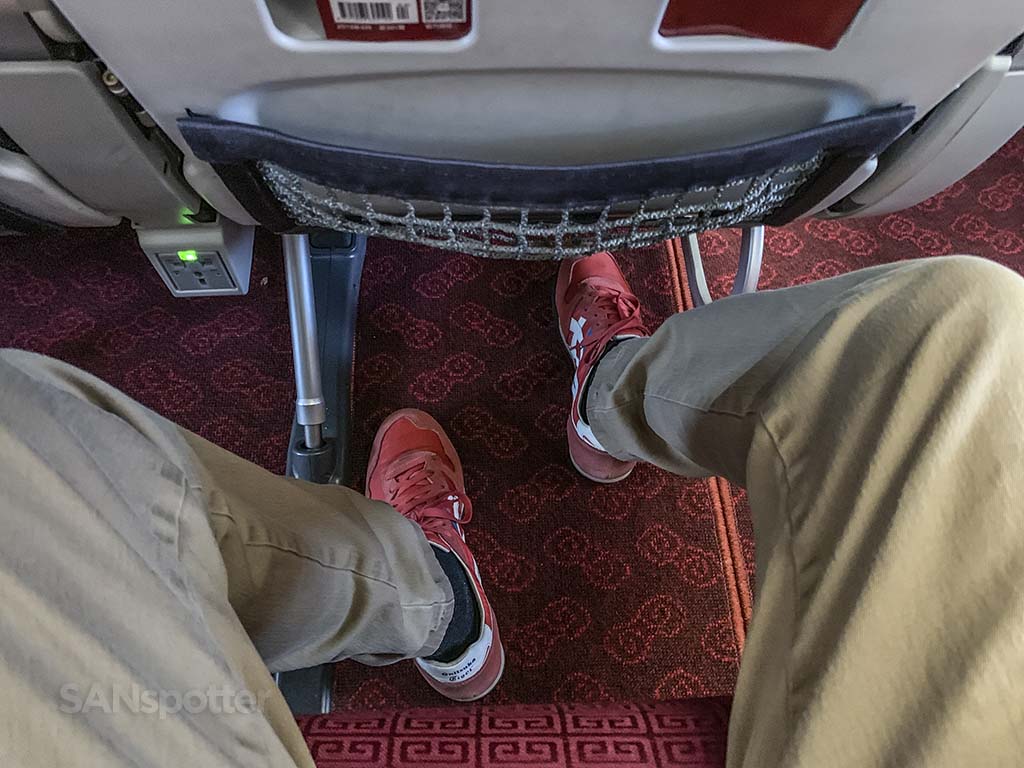 Hainan Airlines 787-9 economy leg room