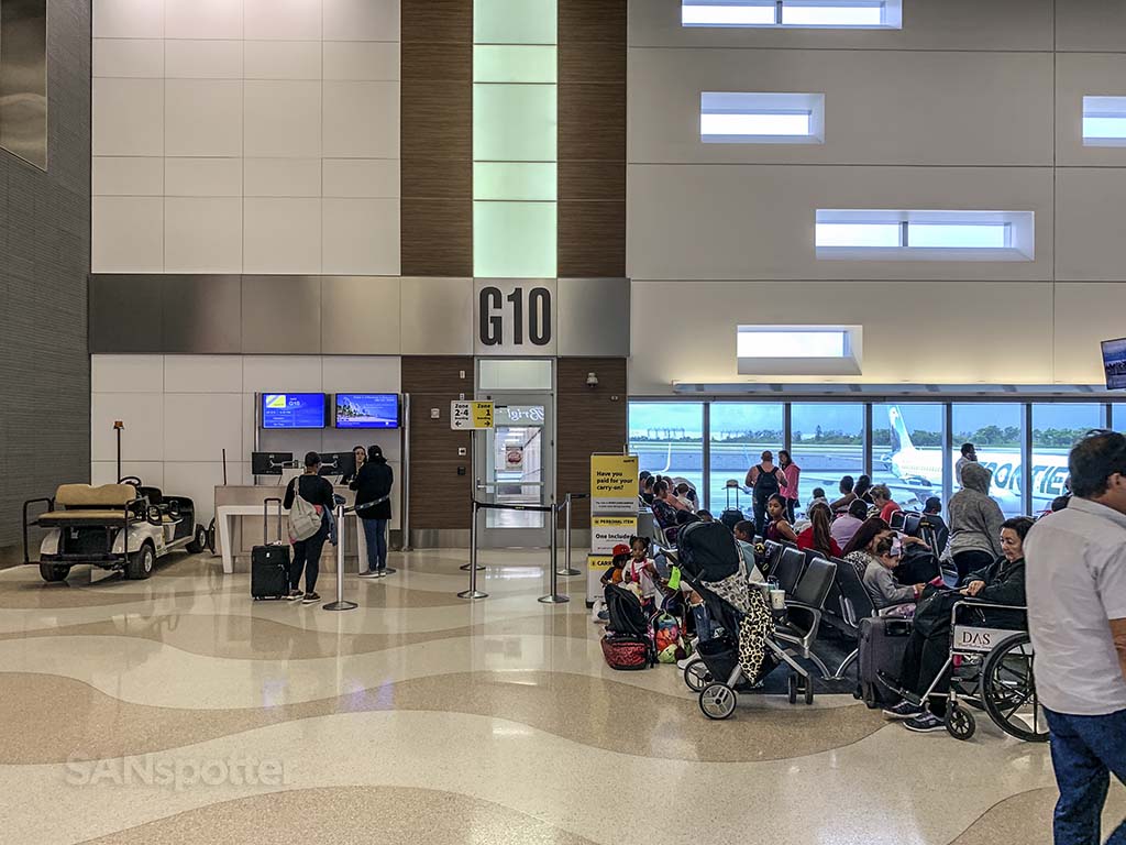 Spirit airlines boarding gate