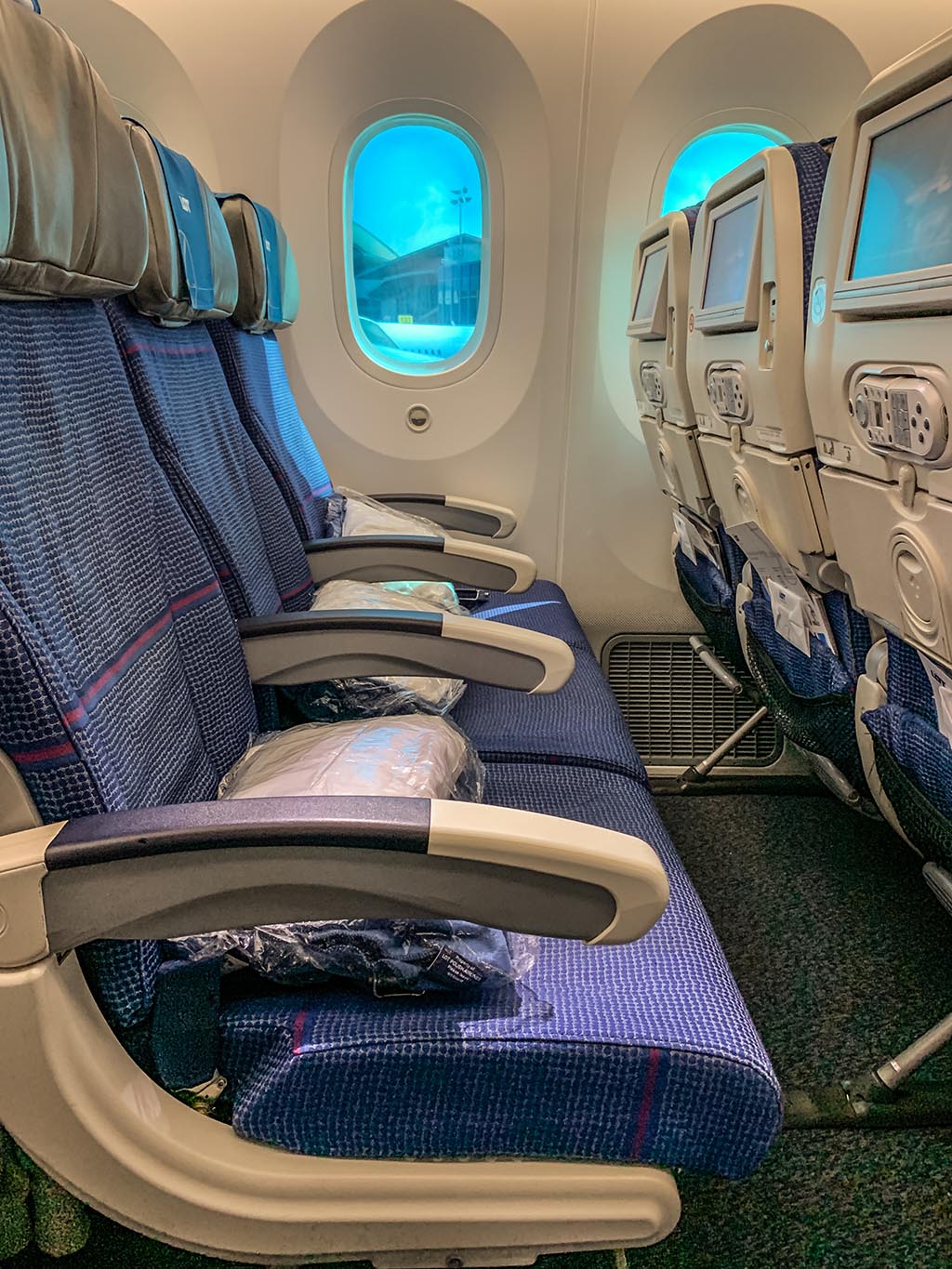 LOT 787 Economy Class