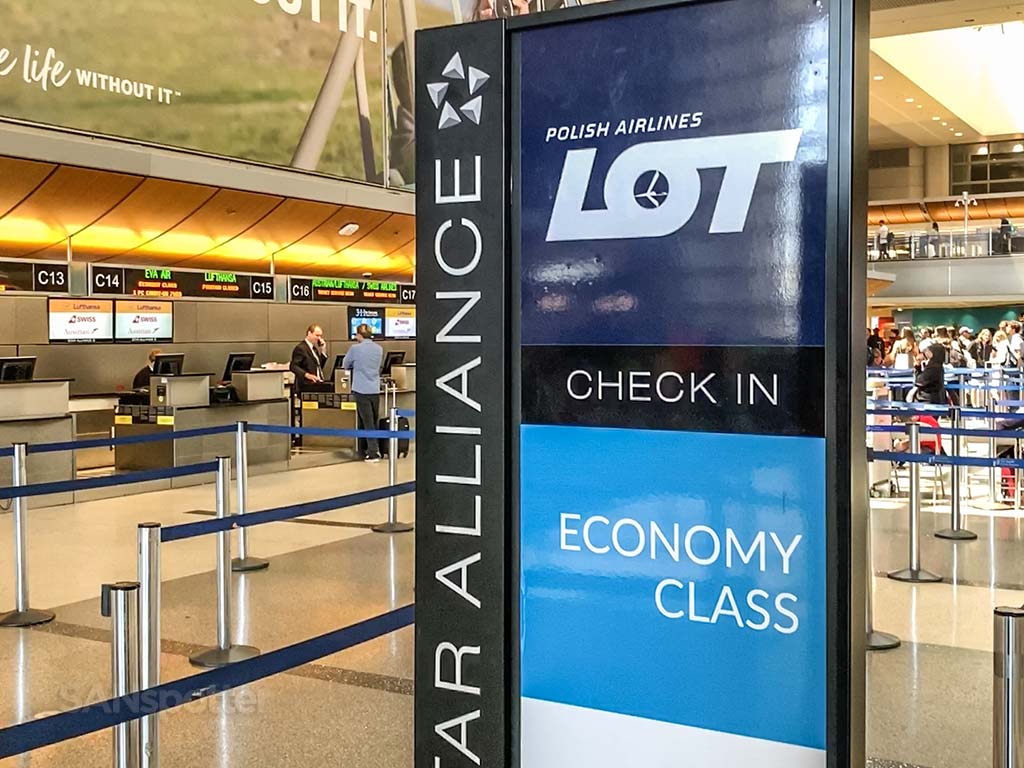 LOT Polnische Fluggesellschaften checken in LAX ein