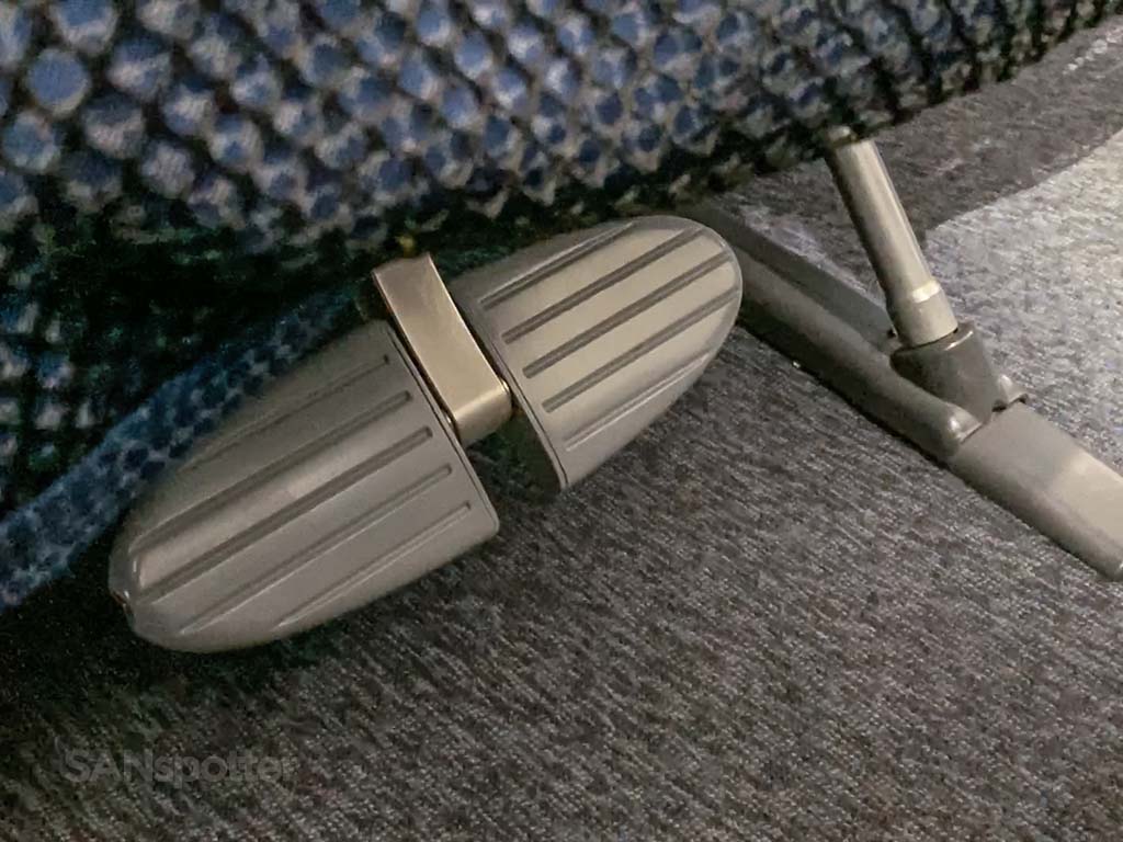 LOT Economy Class Fußstützen