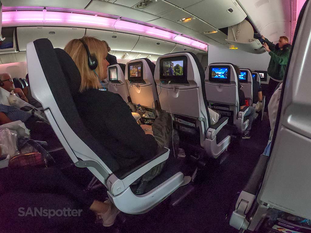 Air New Zealand 777-300 cabin