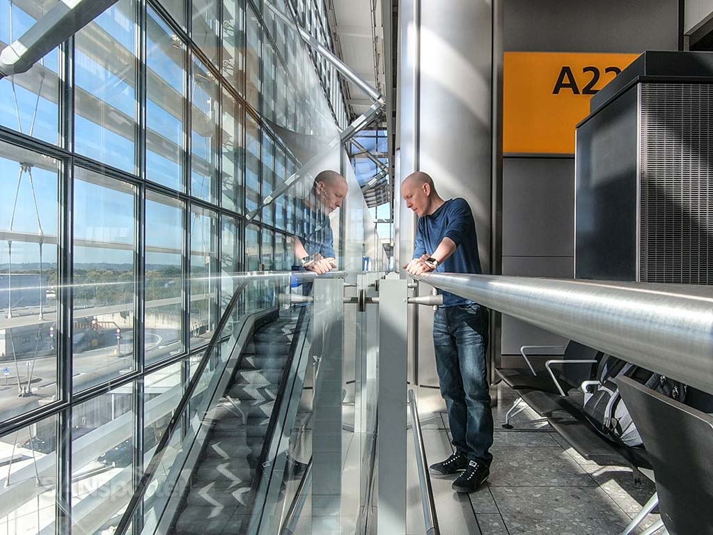 Sanspotter selfie Heathrow airport