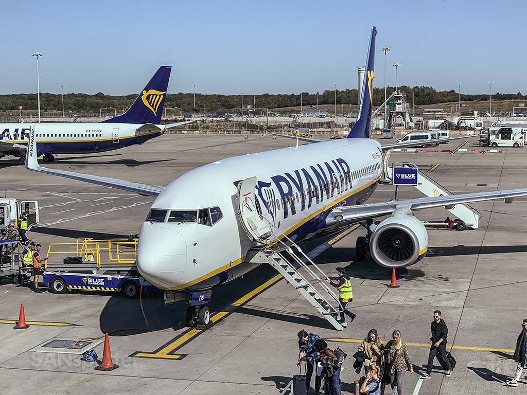 Ryanair 737-800 at STN
