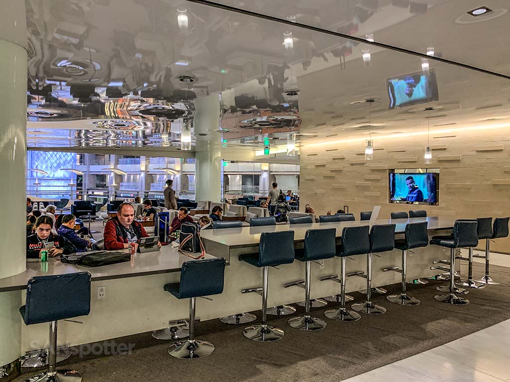 KAL lounge LAX review