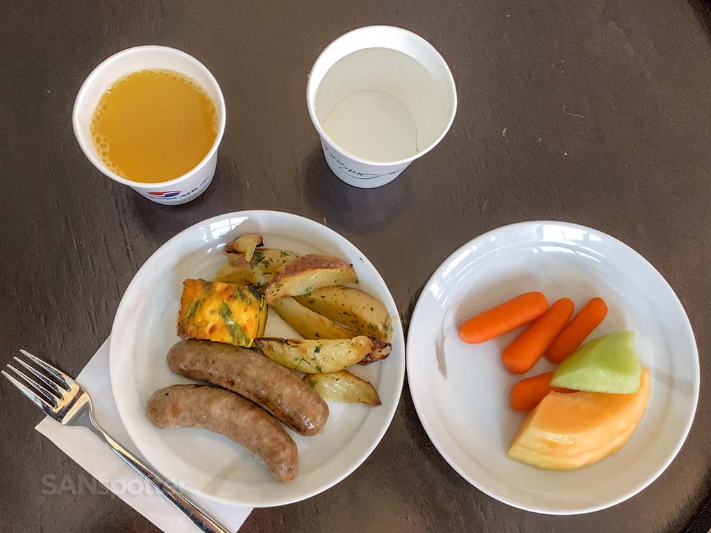 Korean Air Lounge LAX food