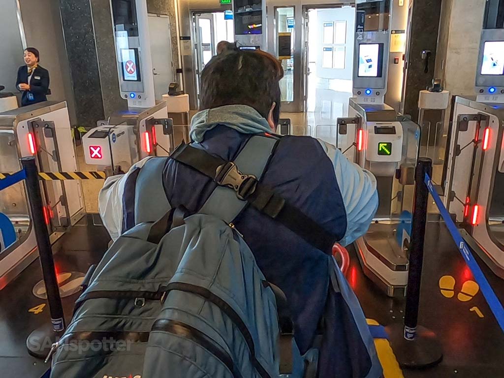 LAX 自動搭乗機