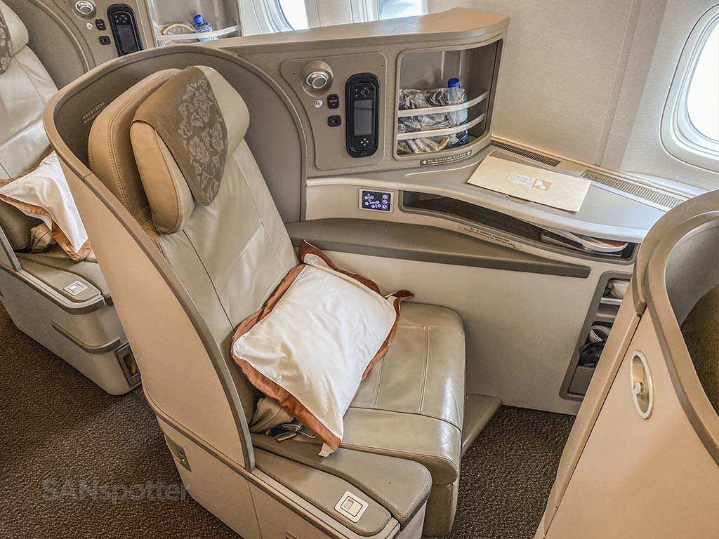China Eastern 777-300 business class seat