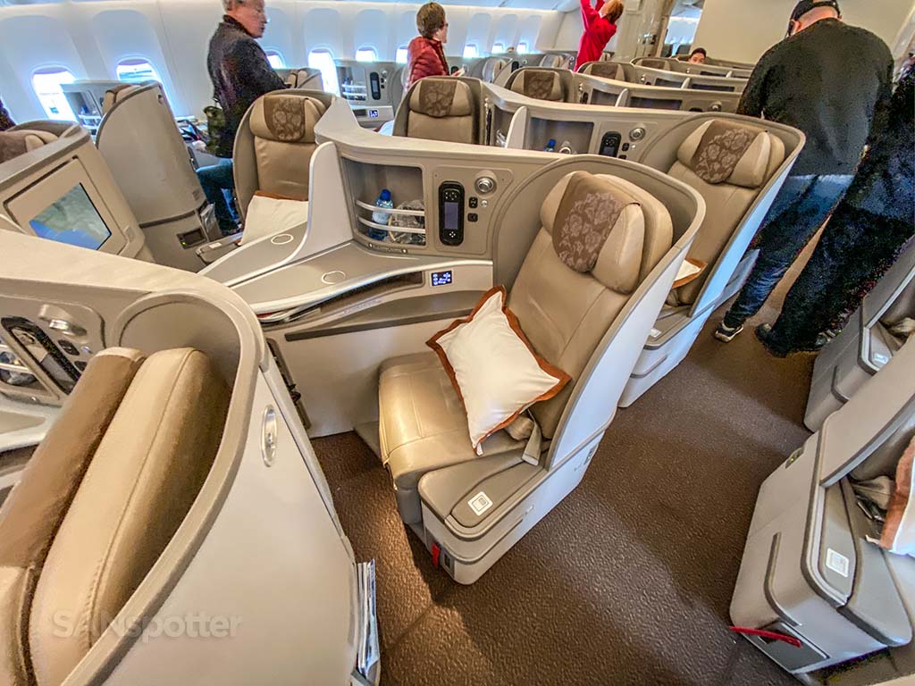 China Eastern 777-300/ER business class cabin