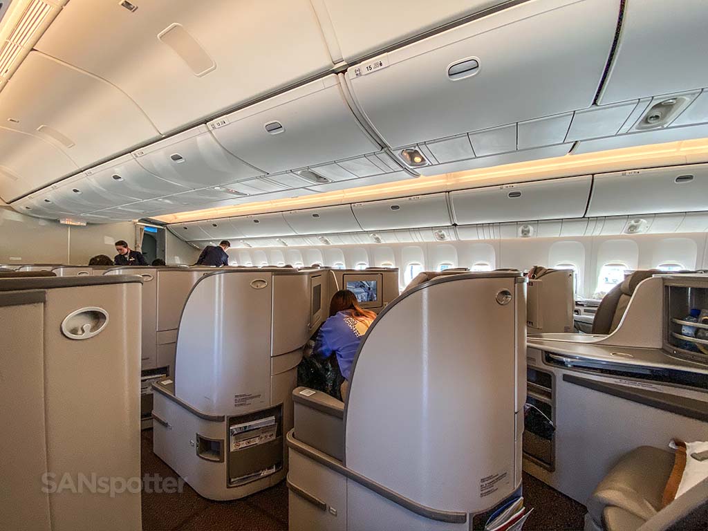 China Eastern 777-300 Business Class cabin