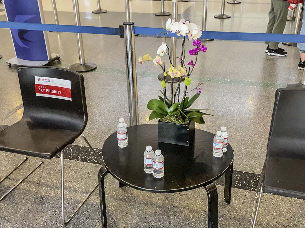 LAX で中国東方ビジネスクラスチェック