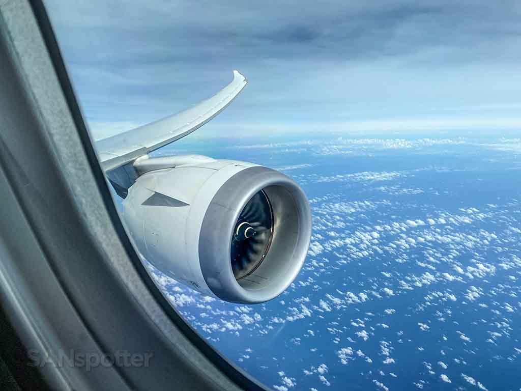 787 engine and wing