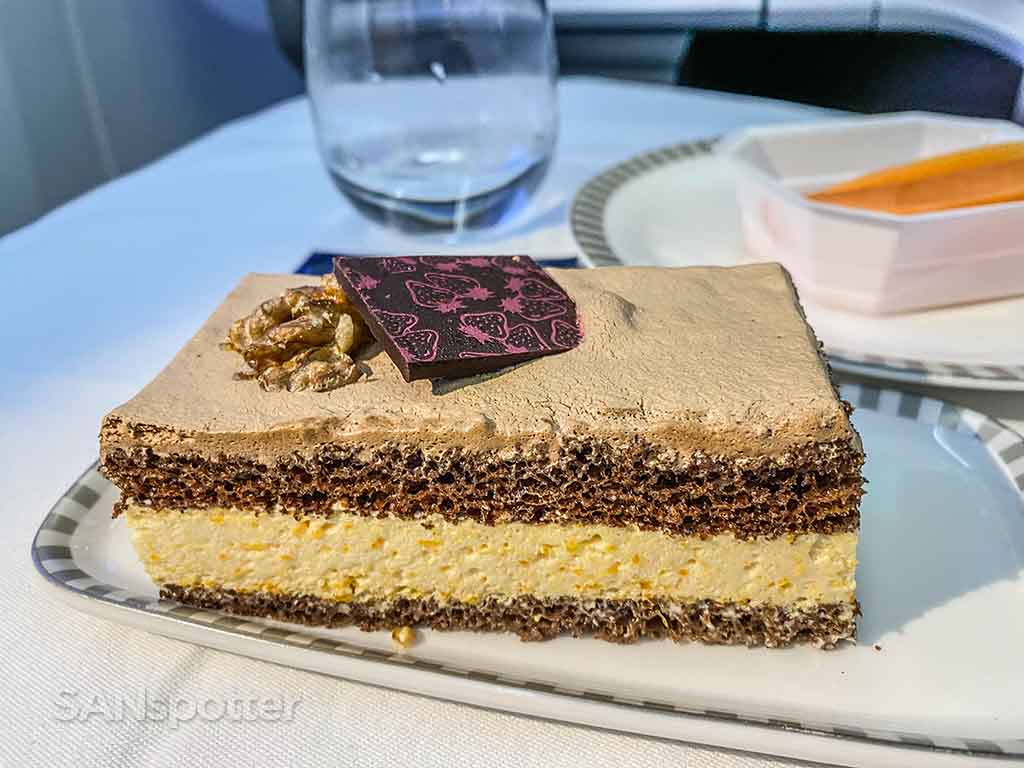 Singapore Airlines business class dessert
