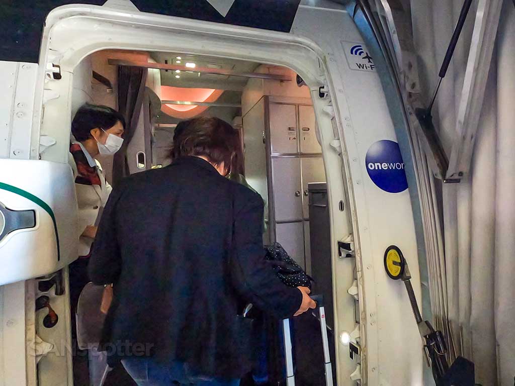 JAL 787-8 boarding door