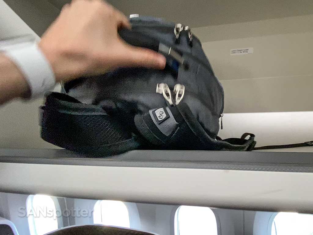 Singapore Airlines 787-10 overhead bin space