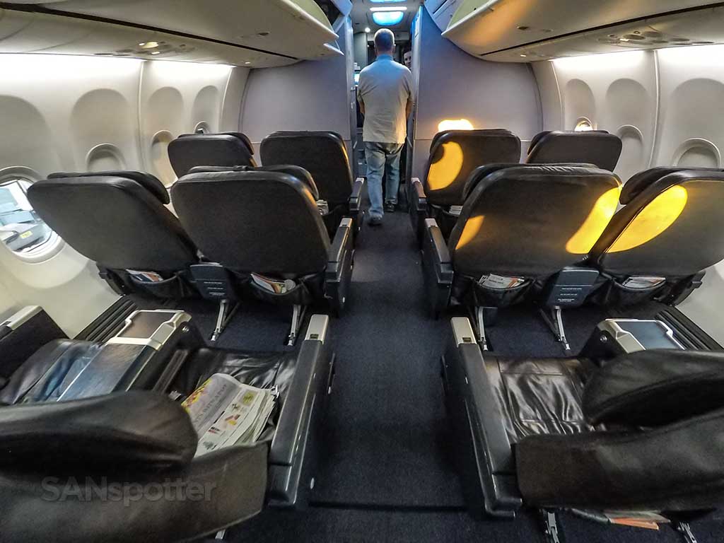 United Airlines 737-900ER first class