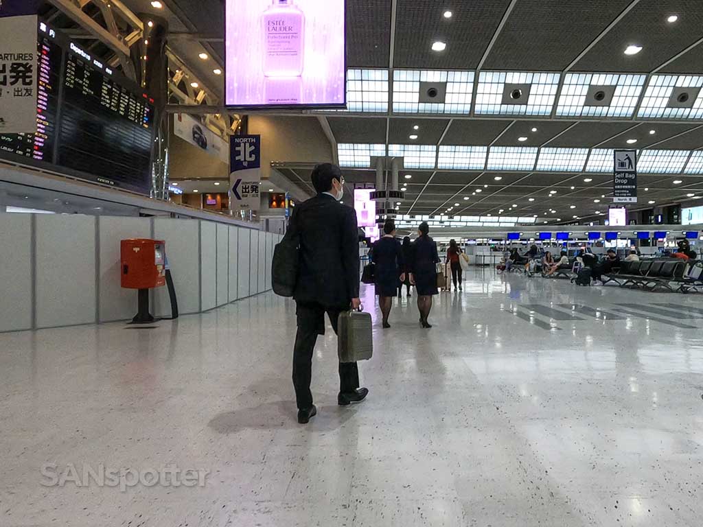 NRT T2 departures hall
