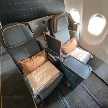 Starlux Airlines business class seats