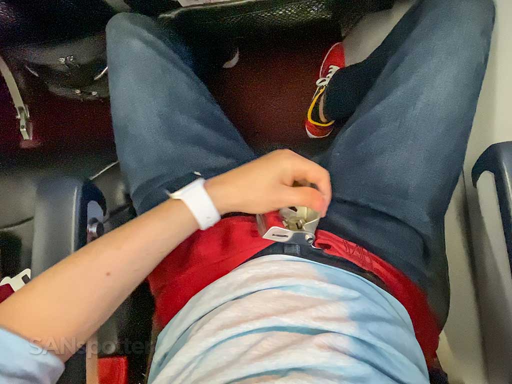 SANspotter unbuckling seat belt AirAsia