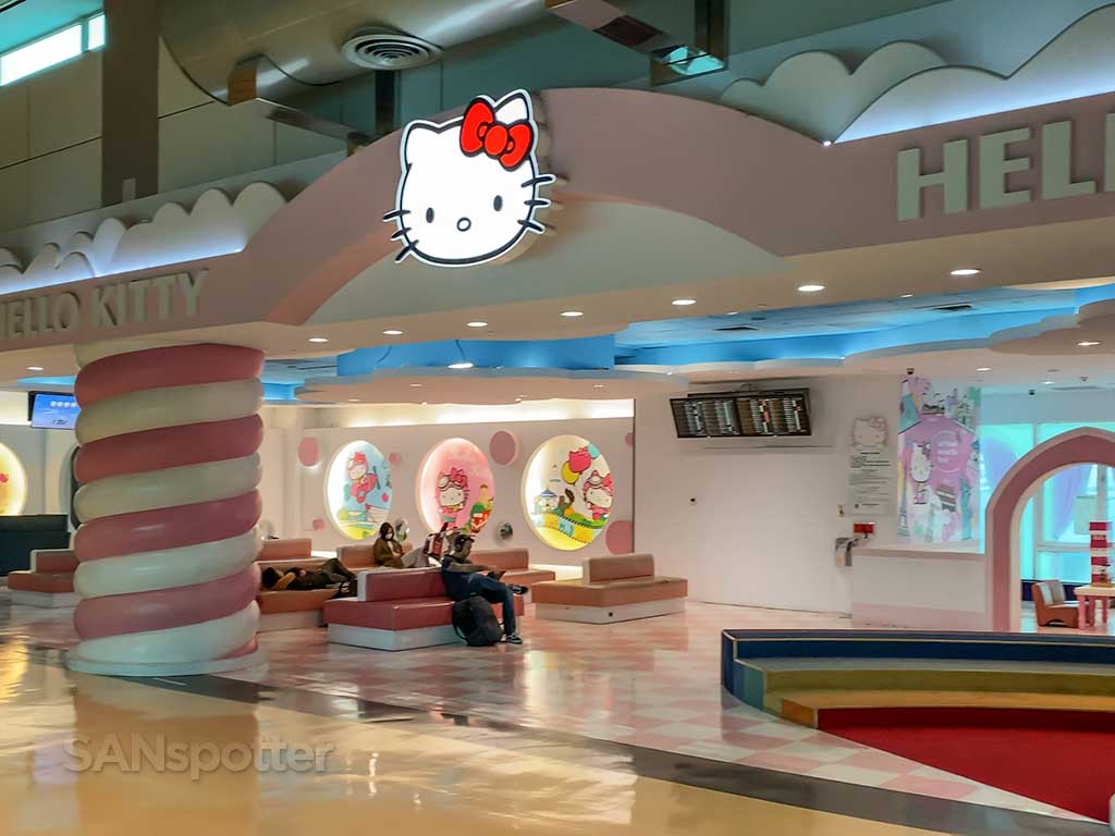 Hello Kitty TPE aeroporto