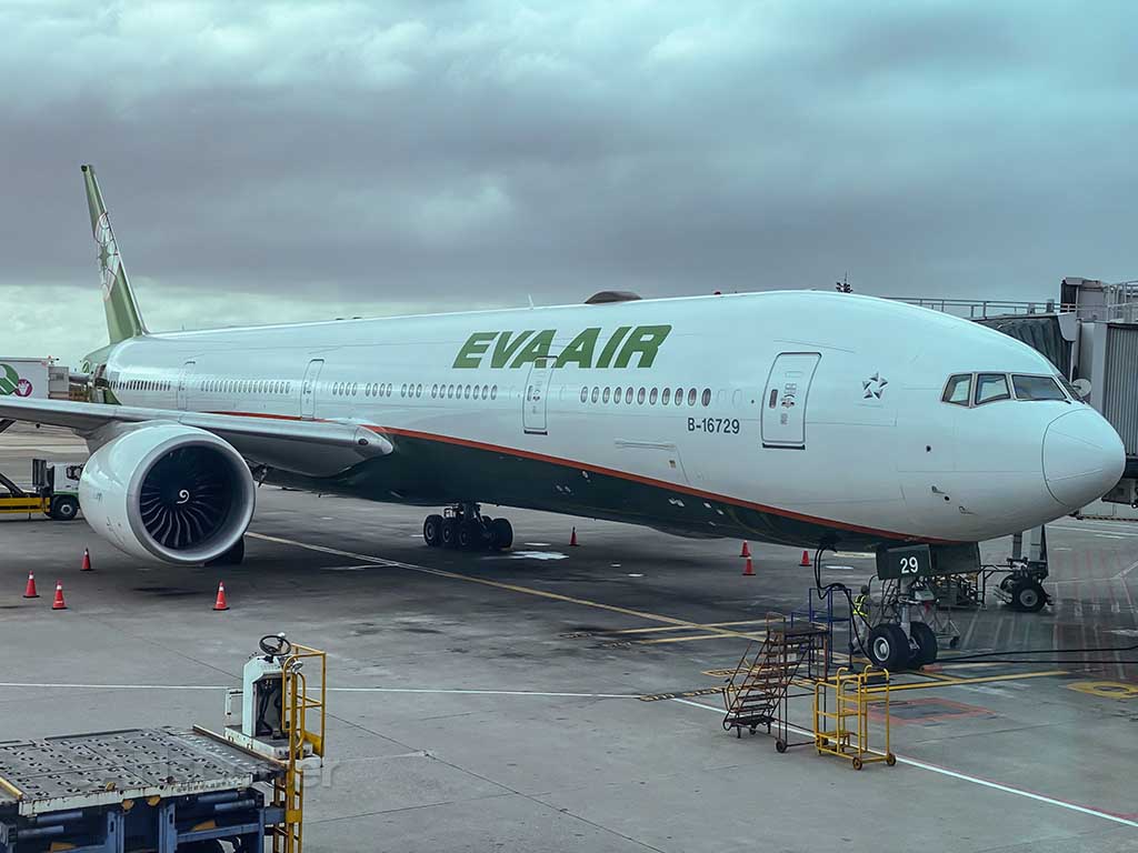 EVA Air 777-300/ER B-16729