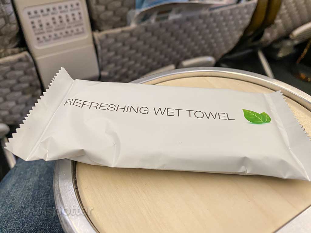 EVA Air Premium Economy toalha molhada