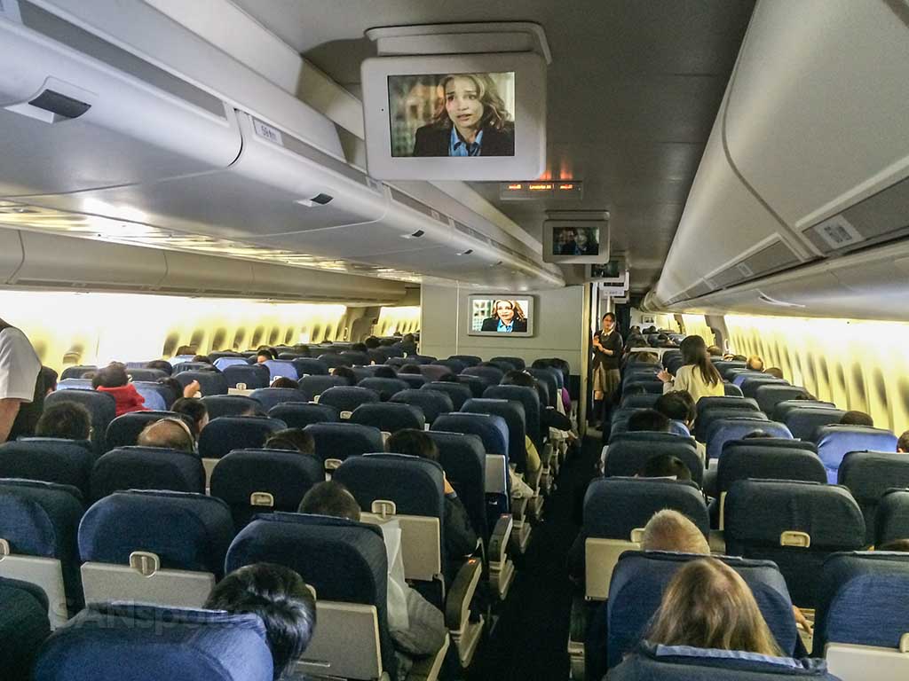 boeing 747 economy cabin