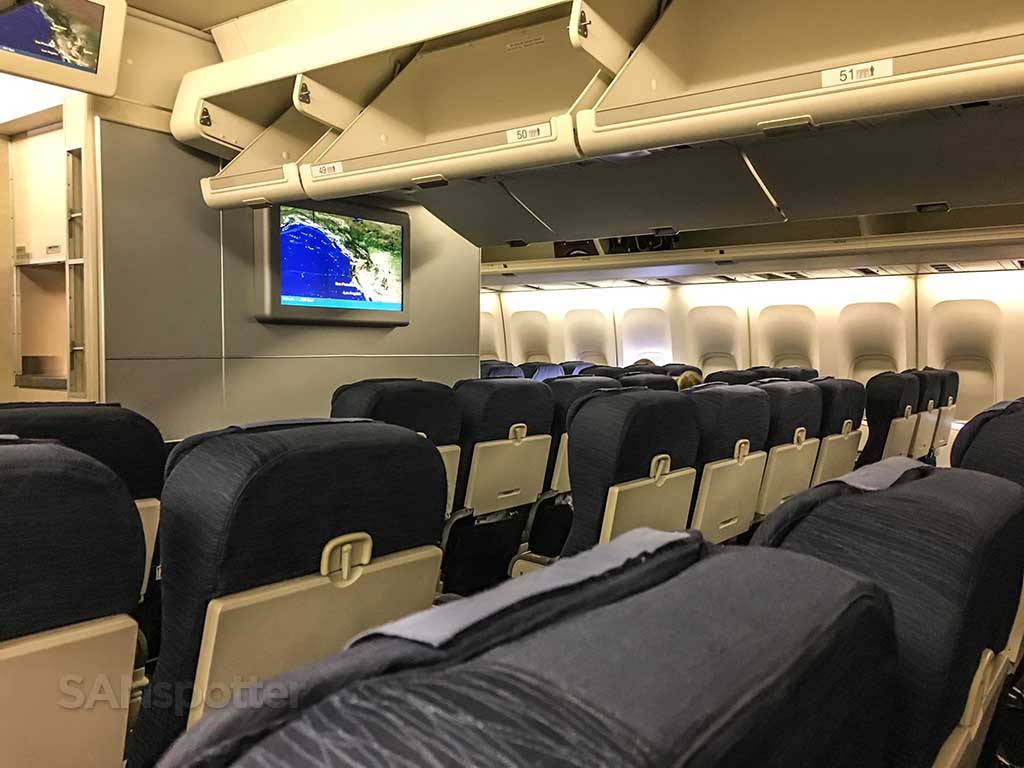 united airlines 747-400 economy cabin