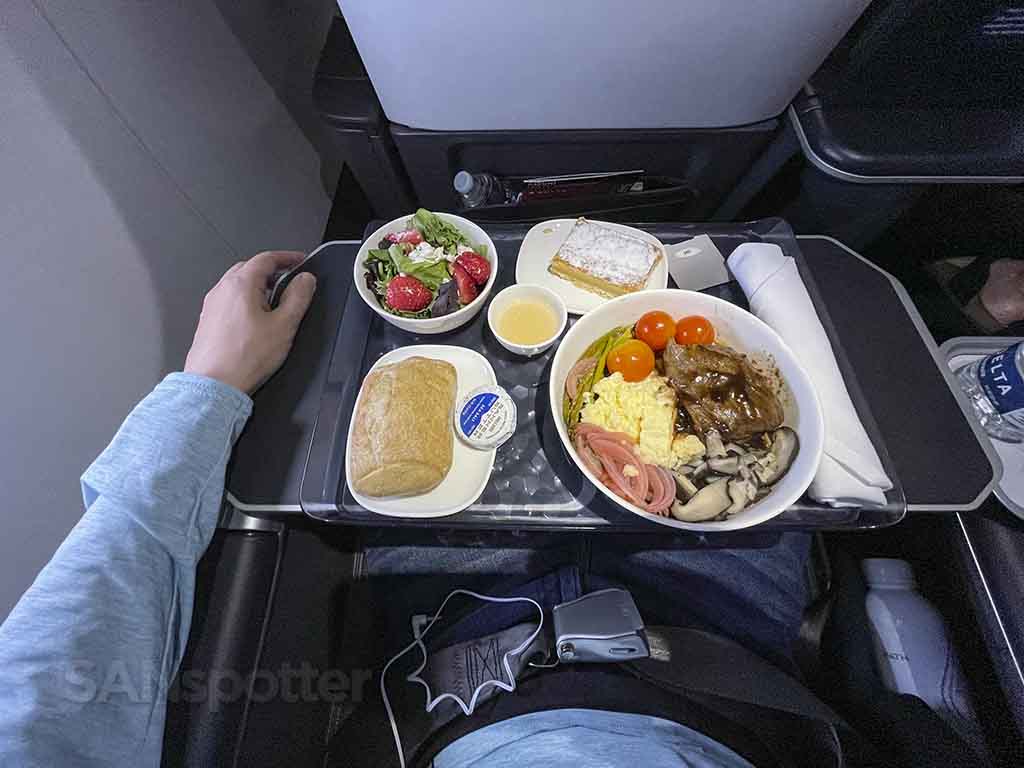 Delta domestic first class food