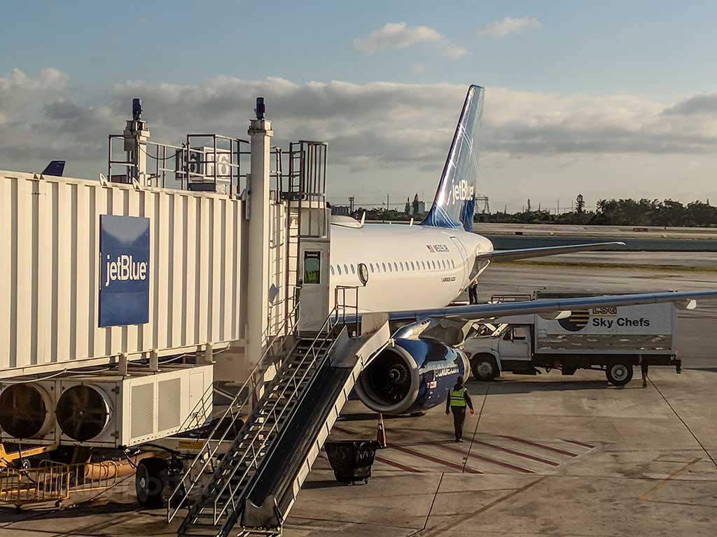 JetBlue A320 parked at FLL