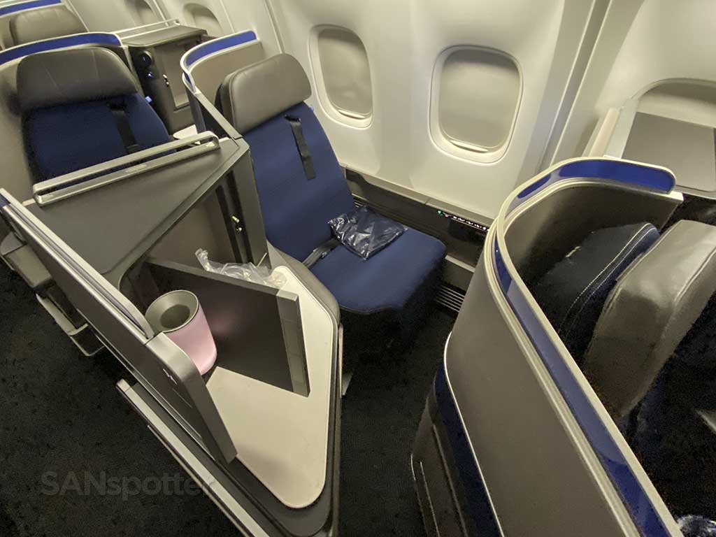 United 767-300 Polaris seat