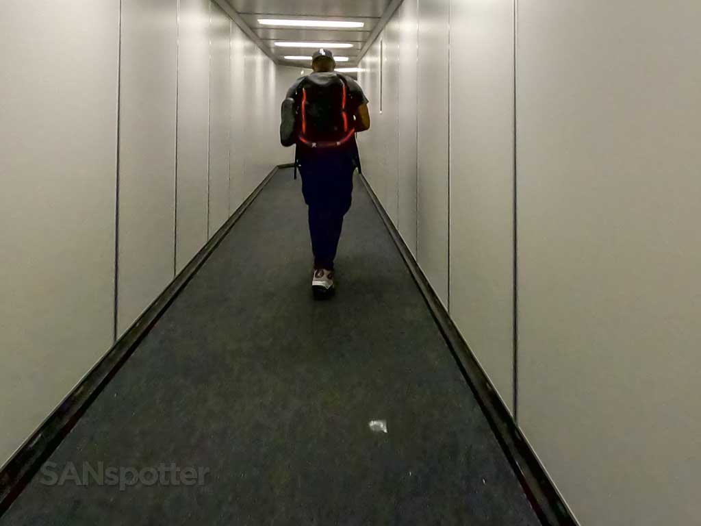 DFW gate D33 jet bridge