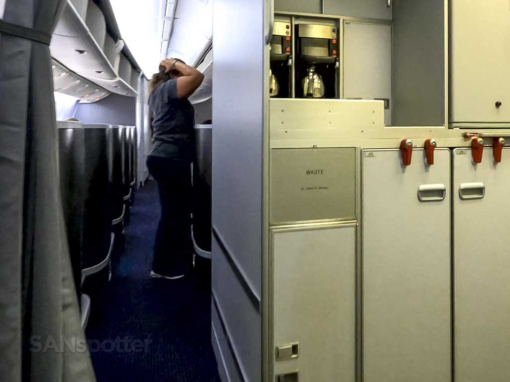777-200 mid cabin galley