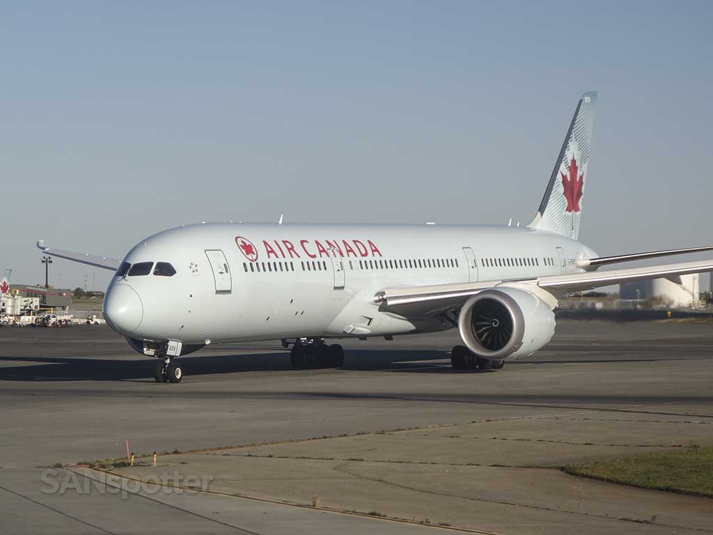 Air Canada 787 toothpaste livery