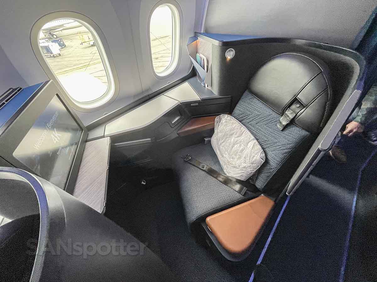 WestJet 787-9 business class seats 