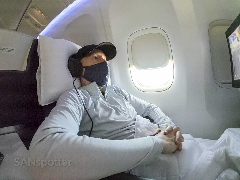 Delta one seat lounge position