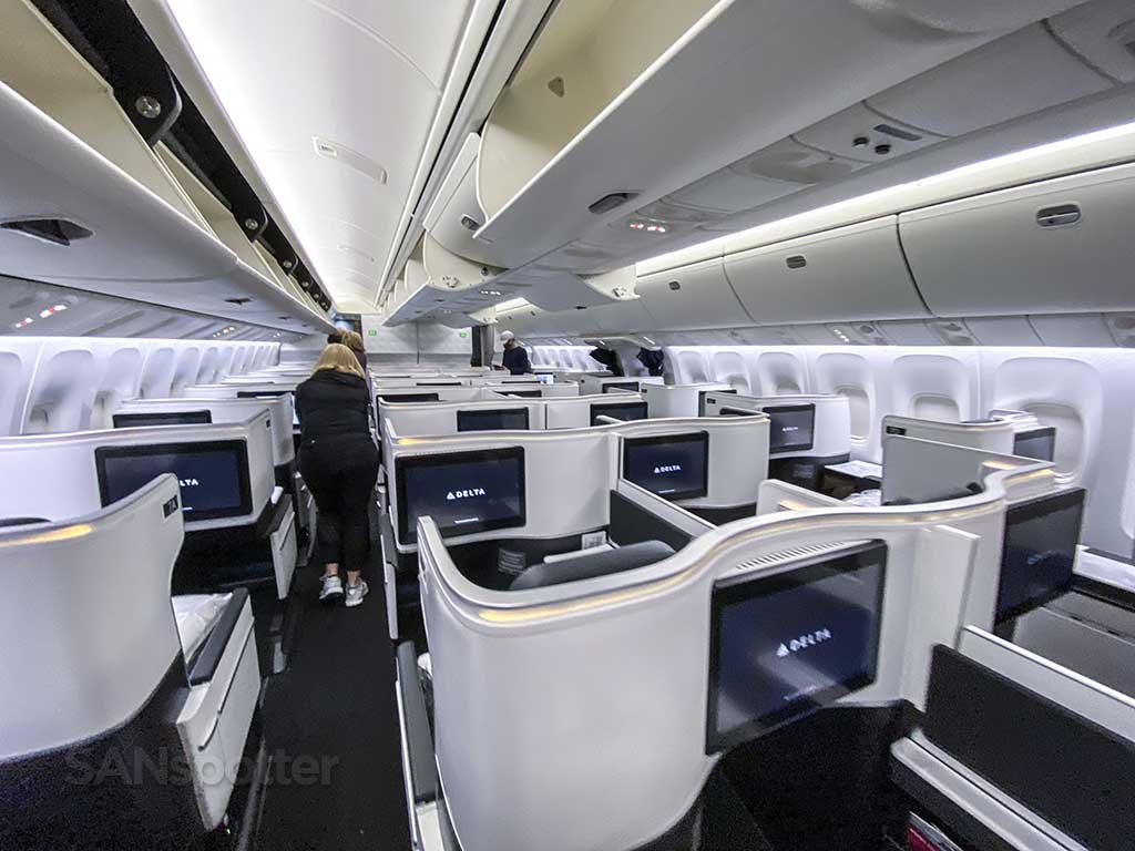 Delta One 767-400 review: A bad experience in a fantastic seat – SANspotter