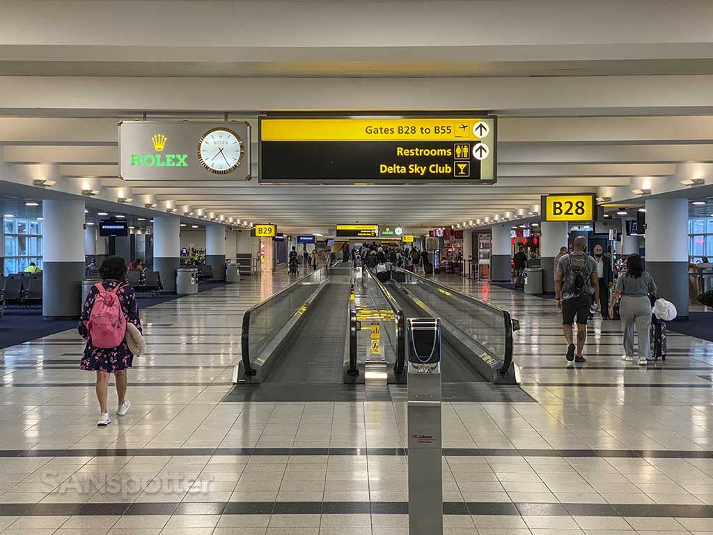 Terminal 4 moving walkway JFK airport