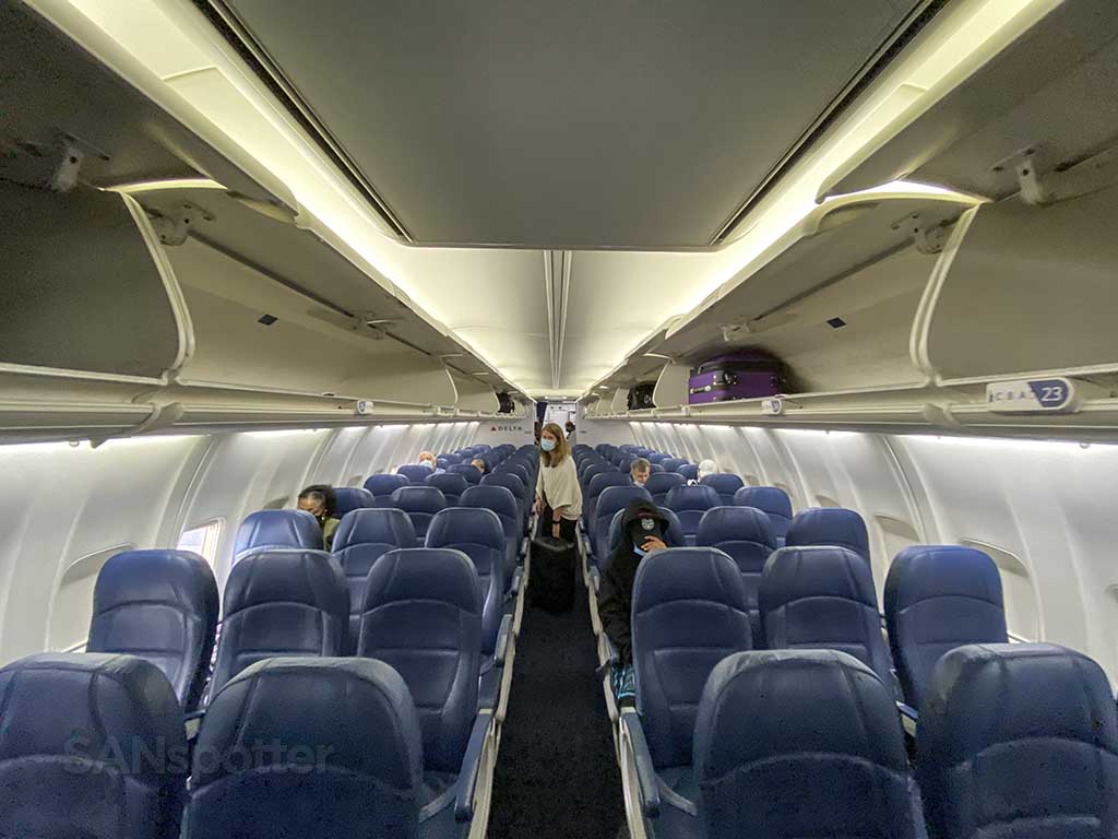 Delta 737-800 economy class interior
