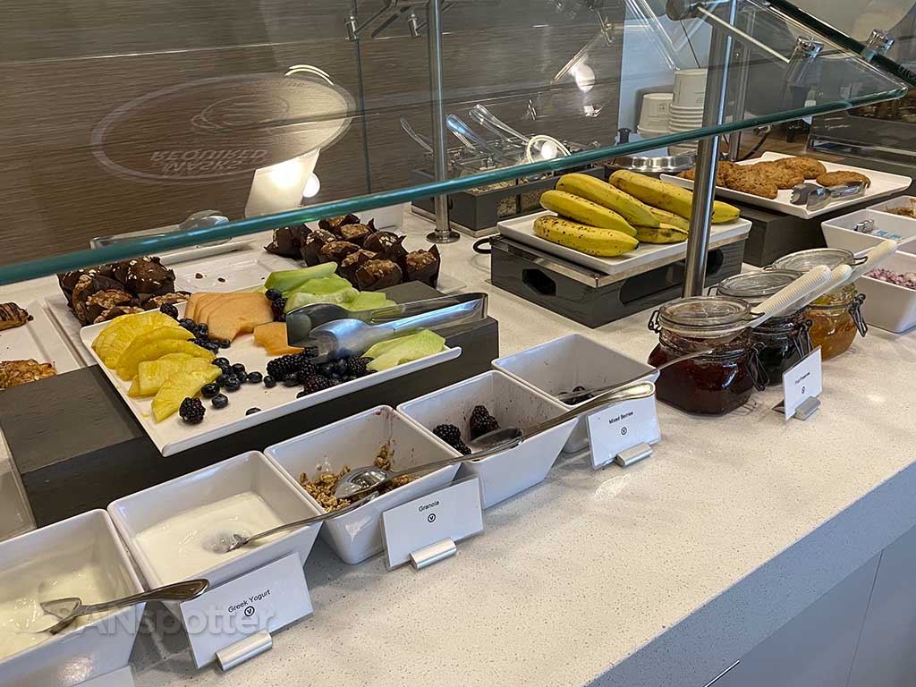 Delta Sky Club San Diego airport breakfast options