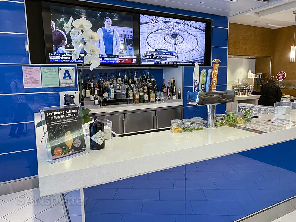 San Diego airport delta Sky Club bar